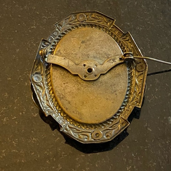 Vintage Style Cameo Brooch With Bronze Tone Ornate Border - Picture 4 of 6